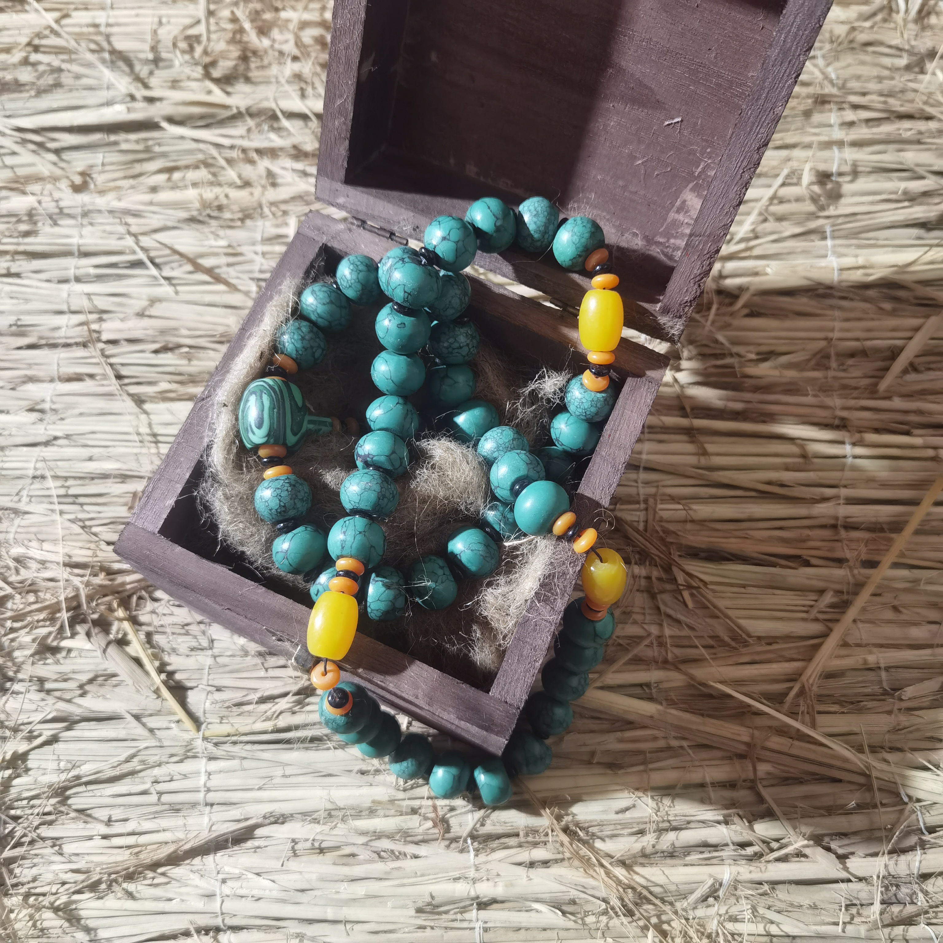 家居装饰 一盒绿色的链子  精美摆件064