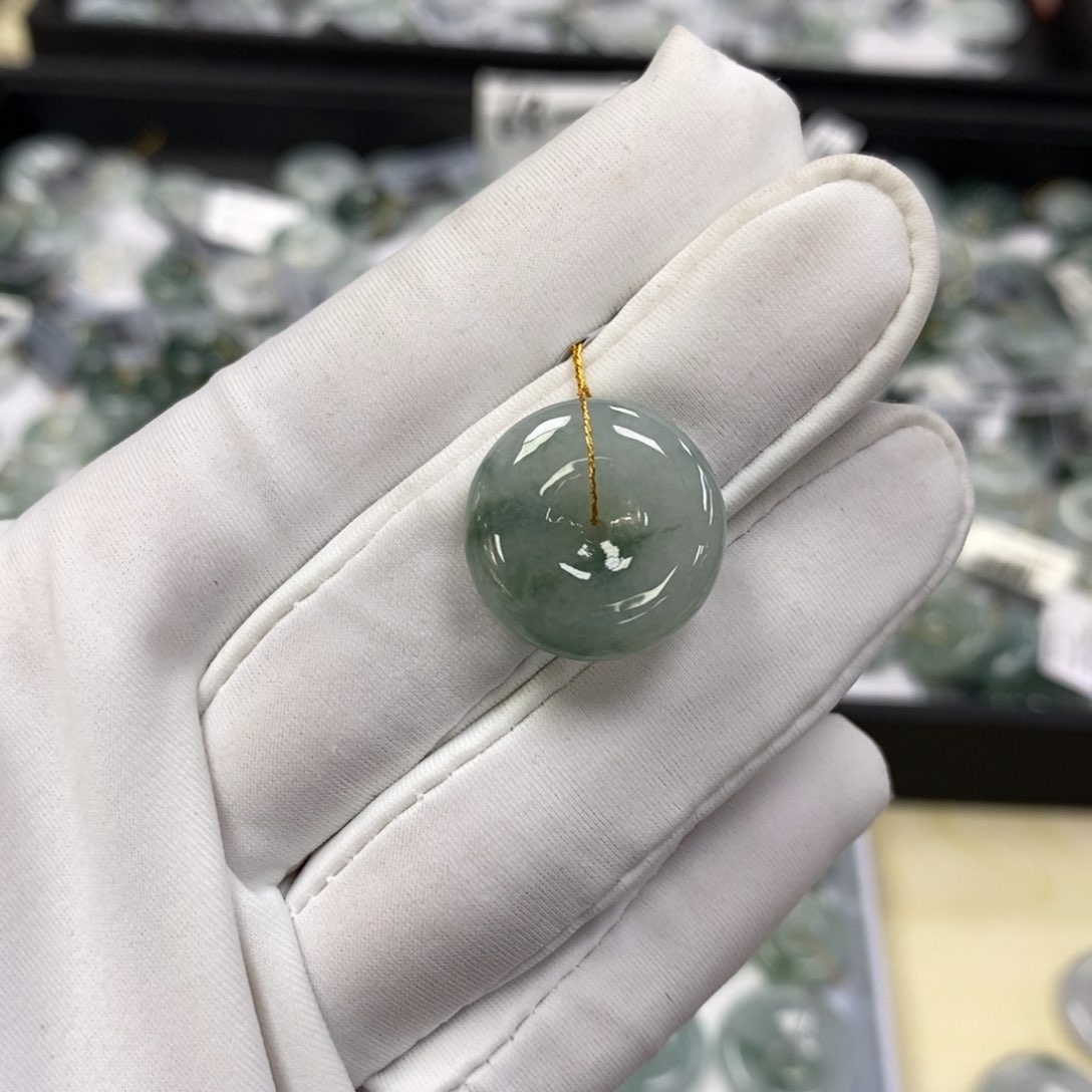 翡翠未镶嵌颈饰平安扣