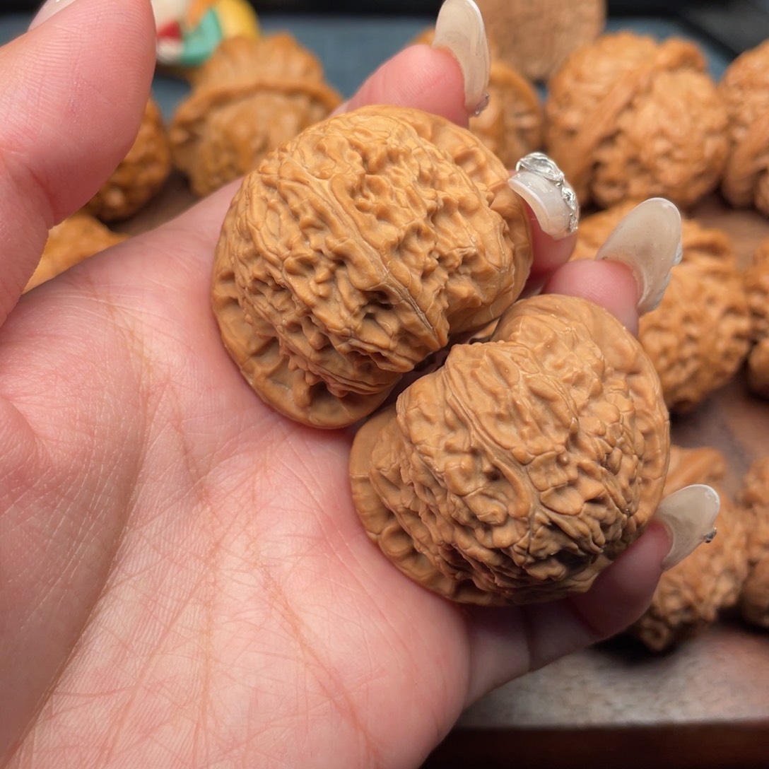 文玩核桃吊坠2**?红皮白狮子42全品