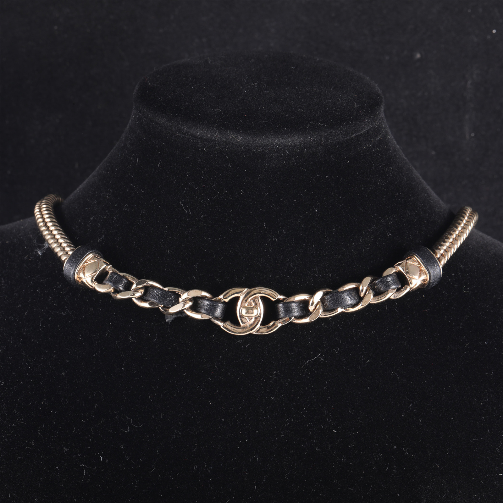 95新 Chanel/香奈儿 【黑黑】 合金 21S choker 项圈 皮穿链项链