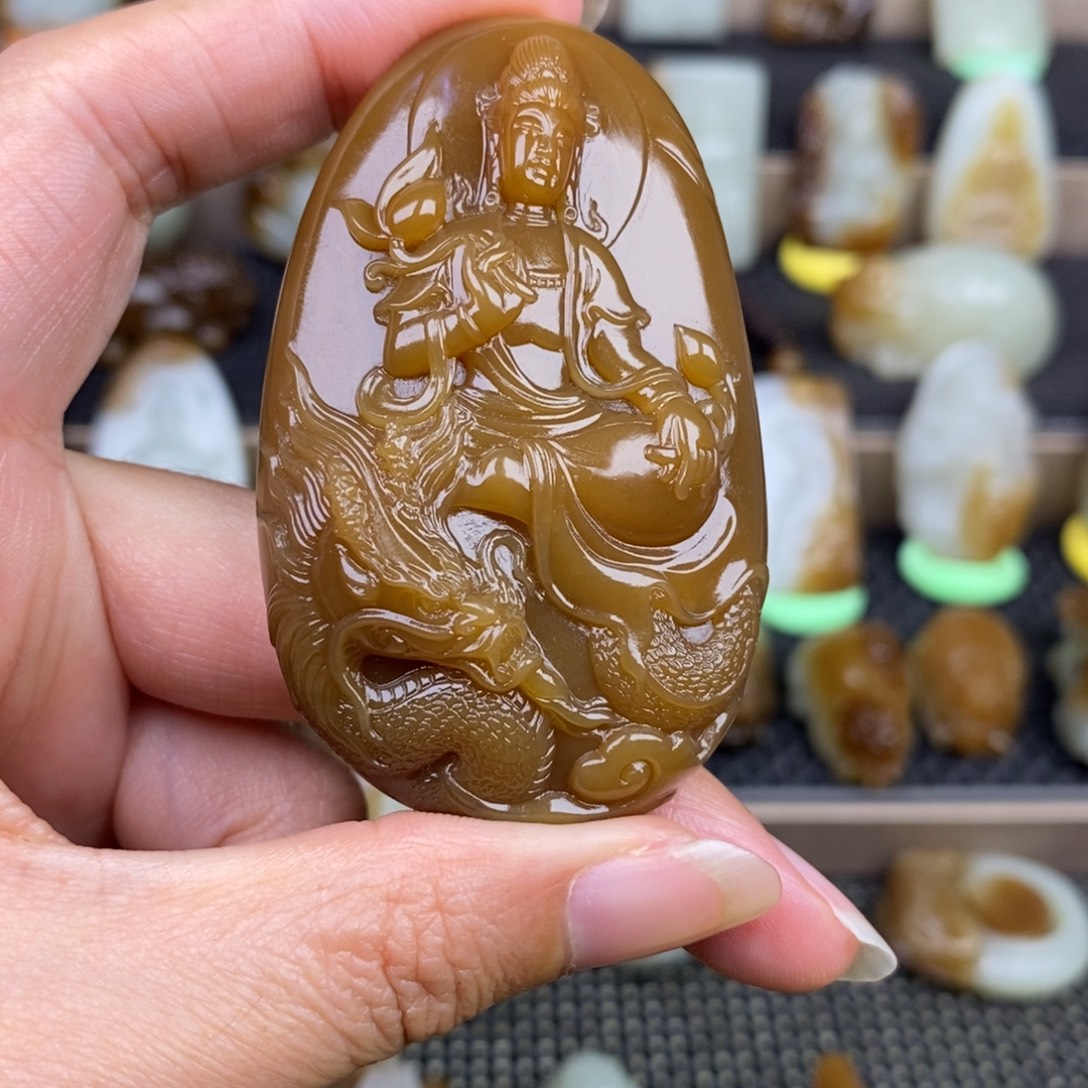 首***领和田玉未镶嵌颈饰