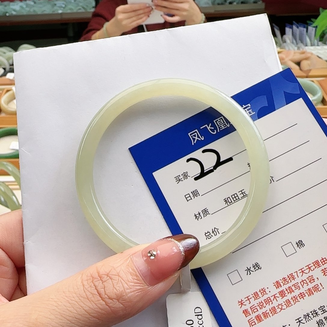 和田玉手镯未镶嵌啊*哇58