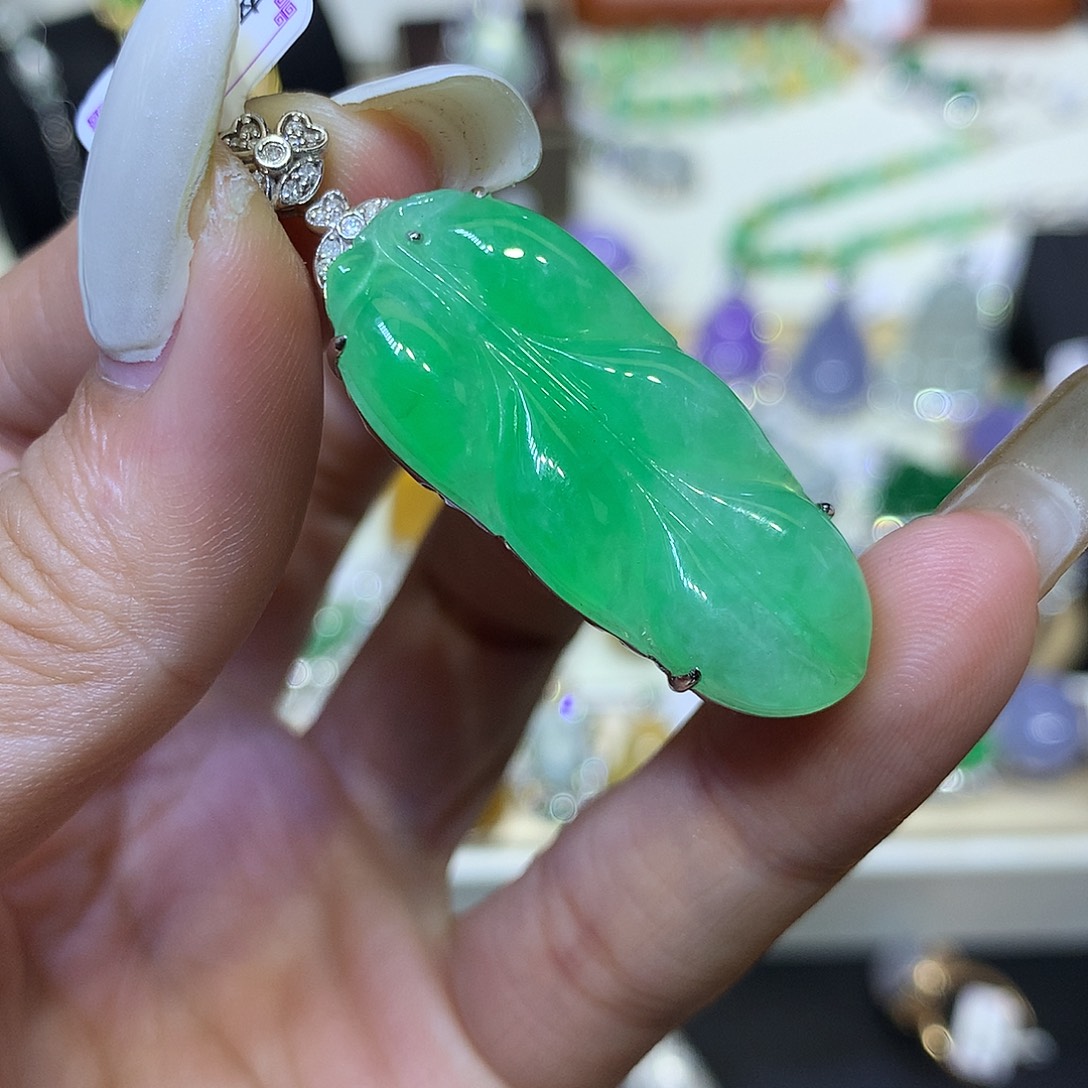 翡翠18K金镶嵌颈饰