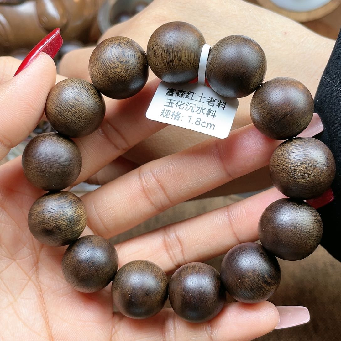 沉香手串一**来越南富森红土