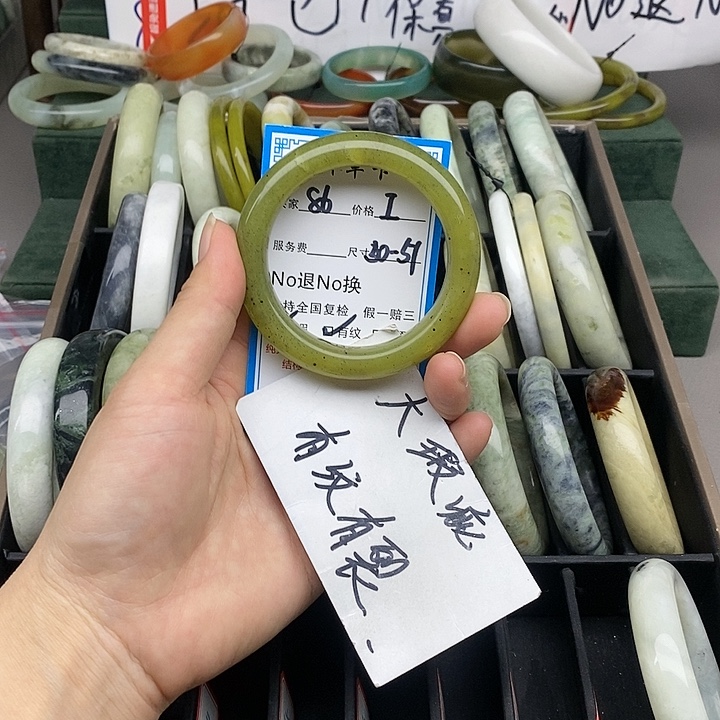 蛇纹石玉未镶嵌手镯