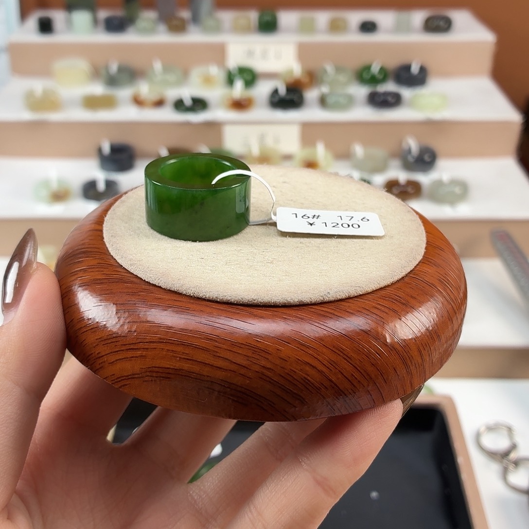 摸***奥和田玉未镶嵌戒指内径17.6