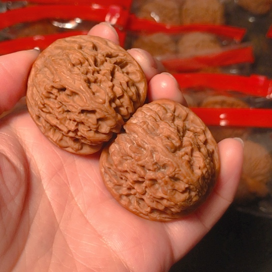 文玩核桃把件南疆石39.5