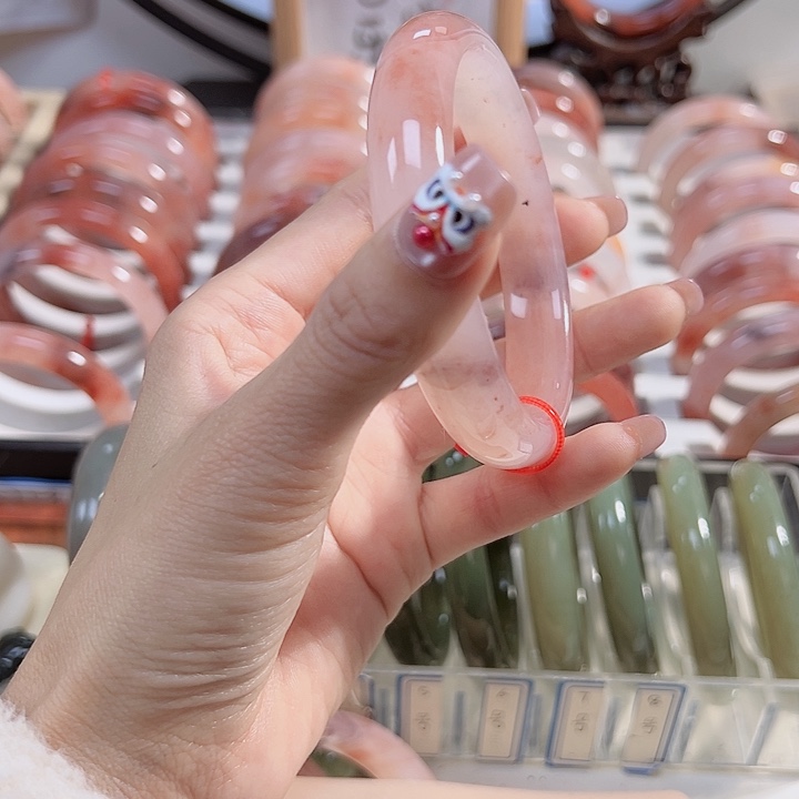 石英质玉手镯未镶嵌只**子