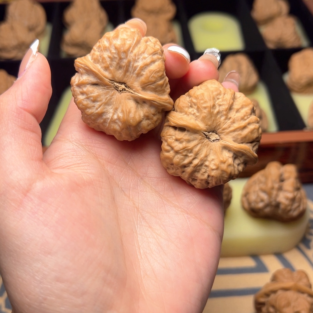 是***呀文玩核桃把件蛤蟆头