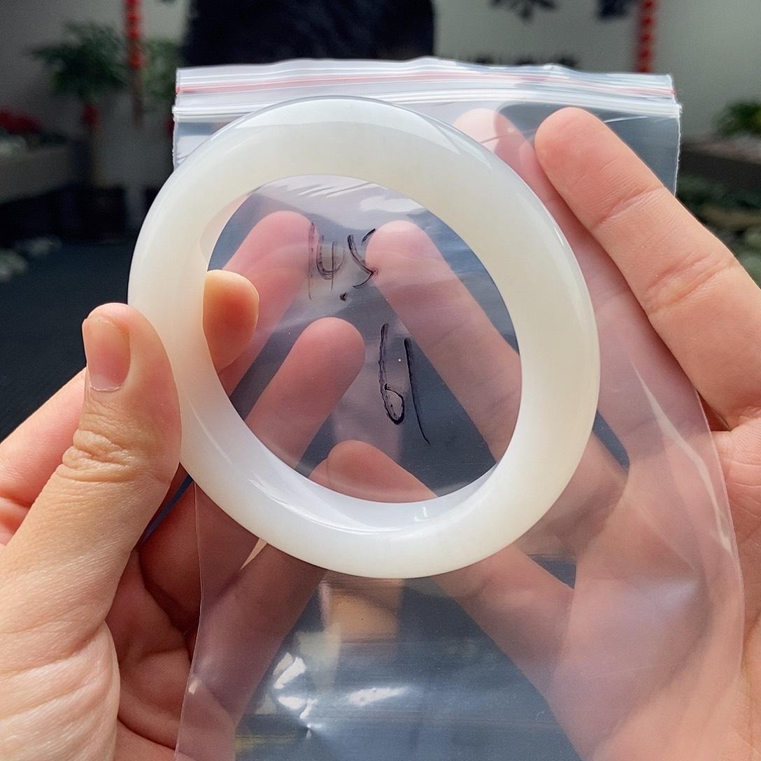 和田玉颜色多样性发拍一发一未镶嵌浅**光