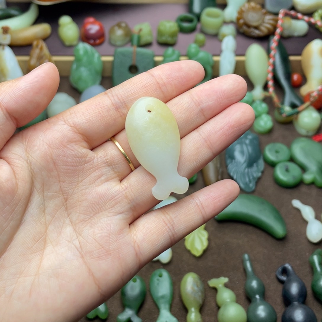 【闪购商品】和田玉未镶嵌颈饰桃**风