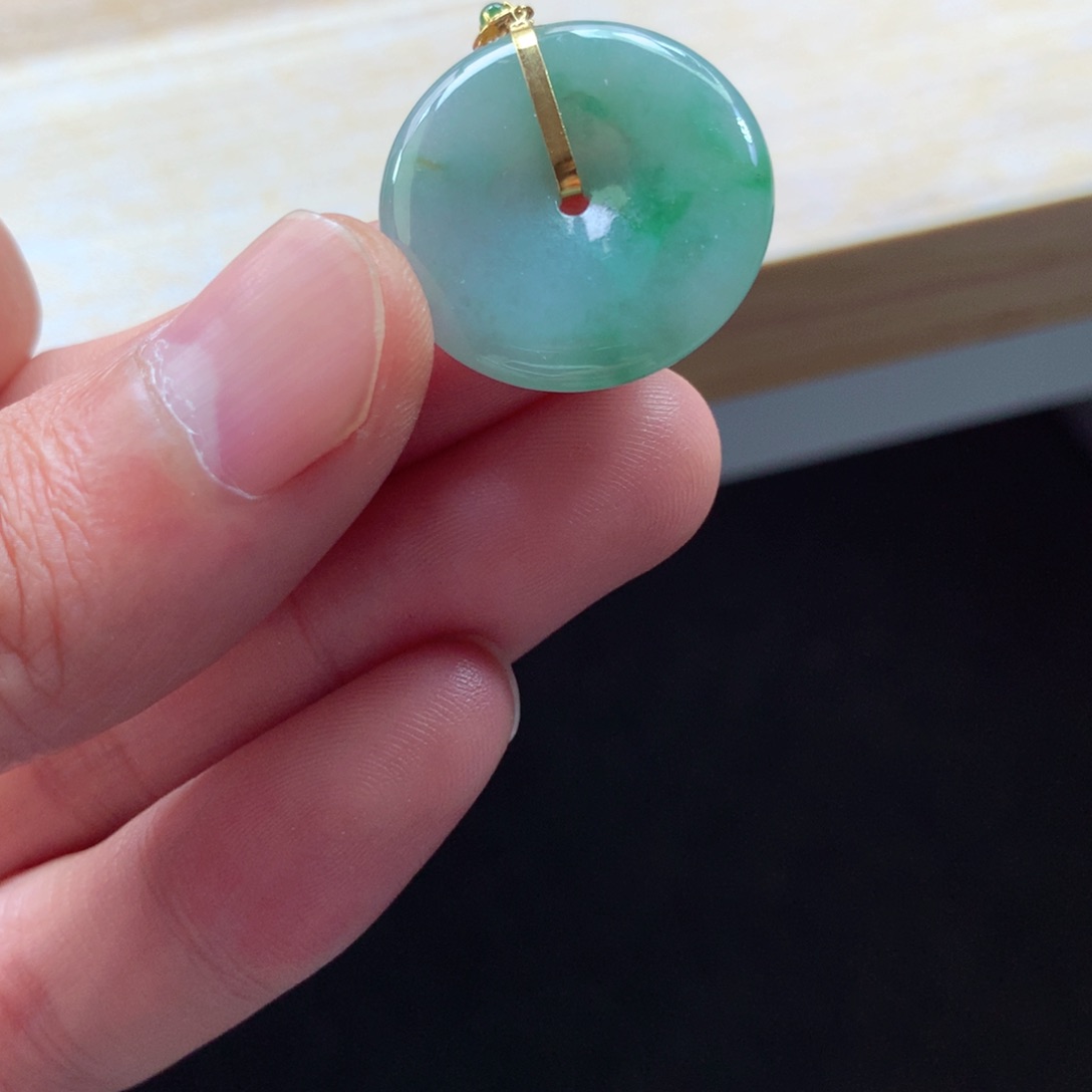 翡翠颈饰18K金镶嵌吊坠