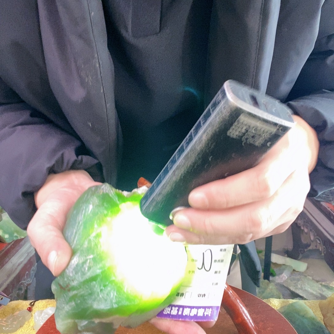 蛇纹石玉未镶嵌珠宝奇石