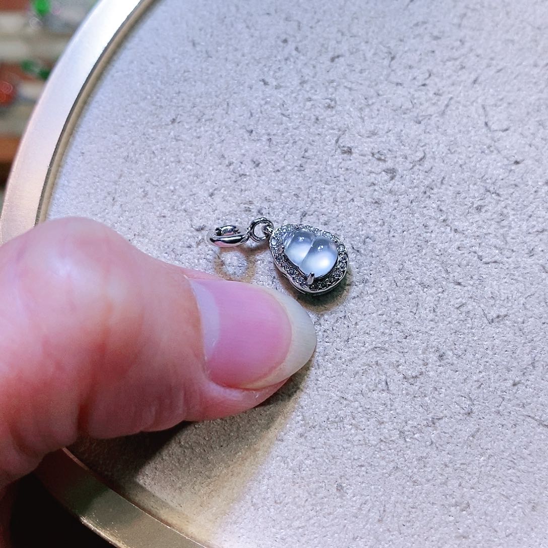 【闪购商品】翡翠挂件未镶嵌裸石