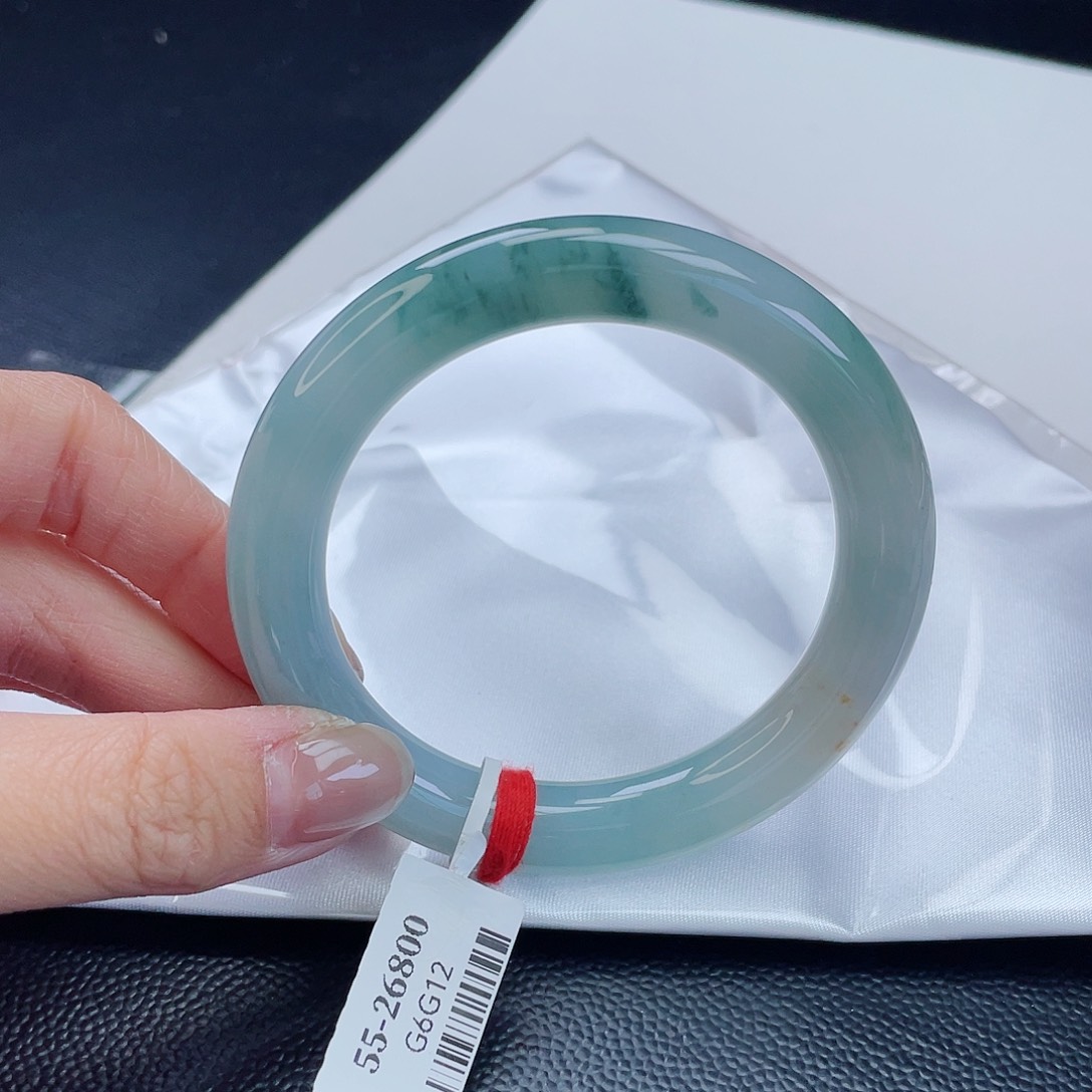 翡翠手镯未镶嵌翡翠