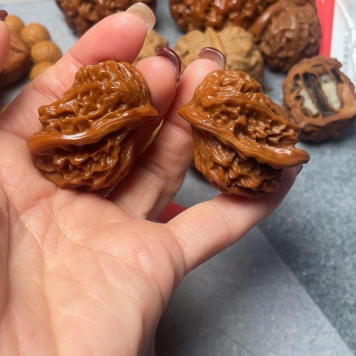 卖***学文玩核桃吊坠鸟儿