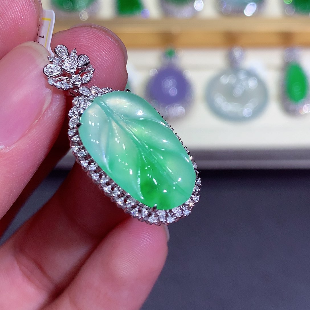 翡翠吊坠(不含链)18K金镶嵌