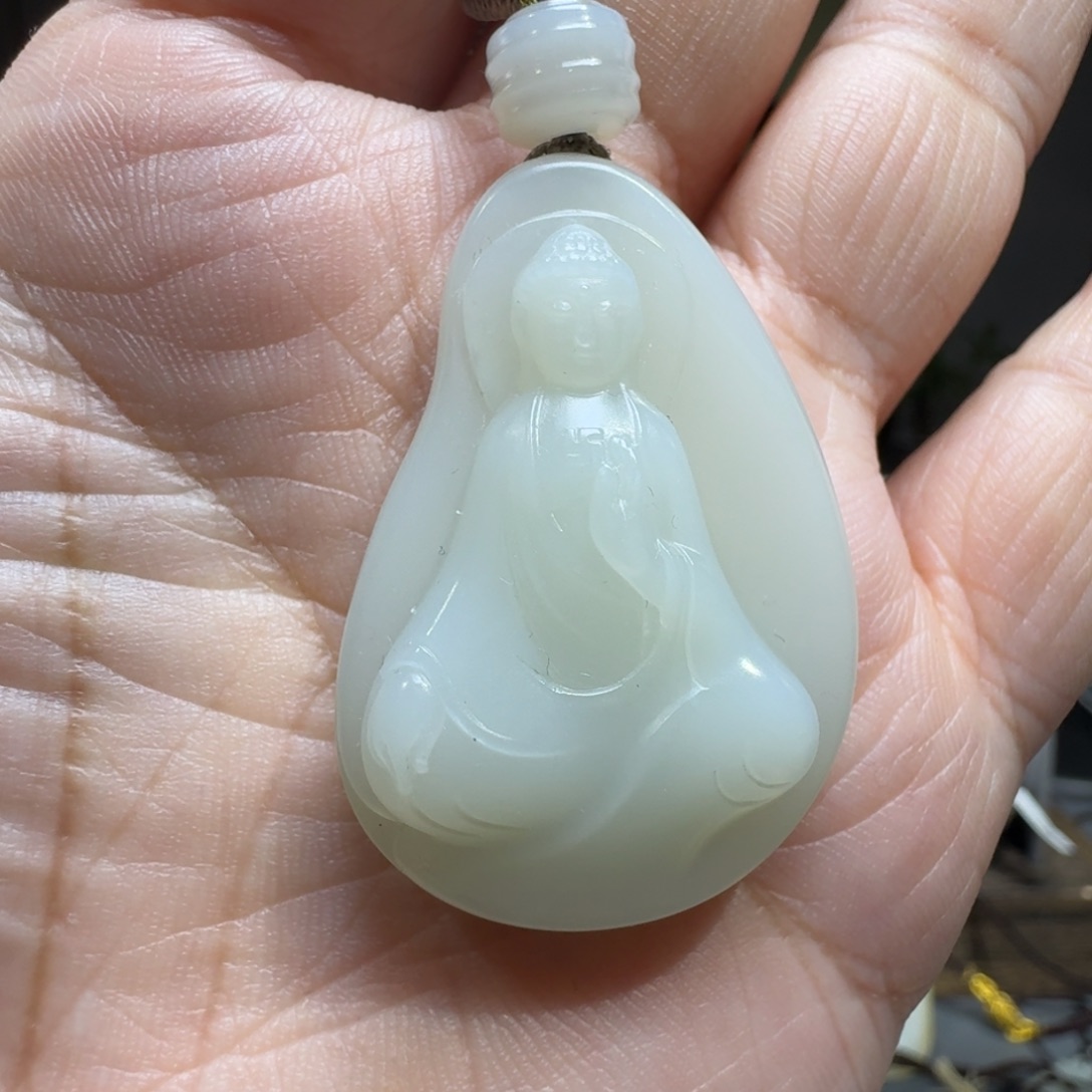 和田玉颈饰未镶嵌无****?