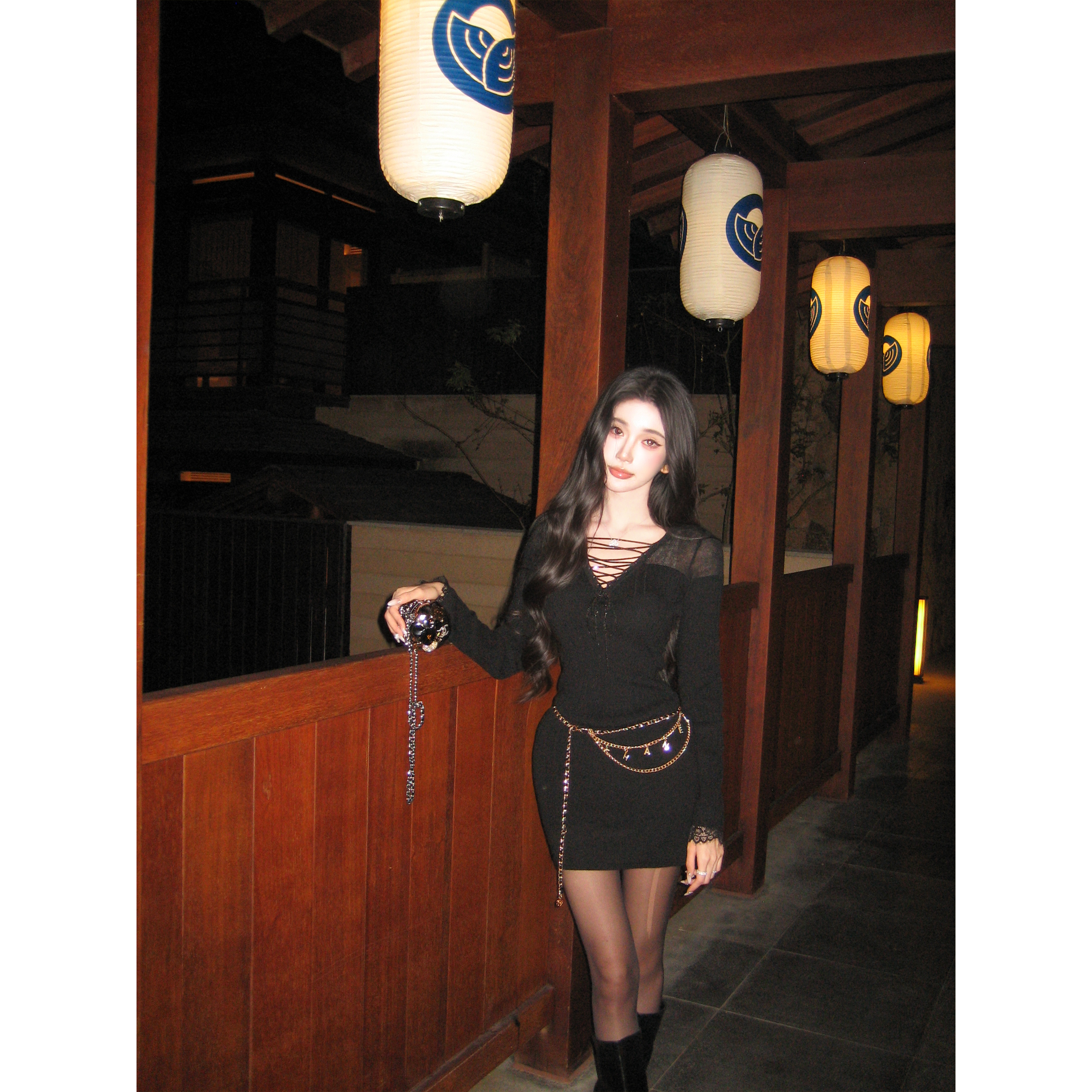 Barb Chill【布朗尼之吻】纯欲风性感V领黑色毛织修身镂空连衣裙