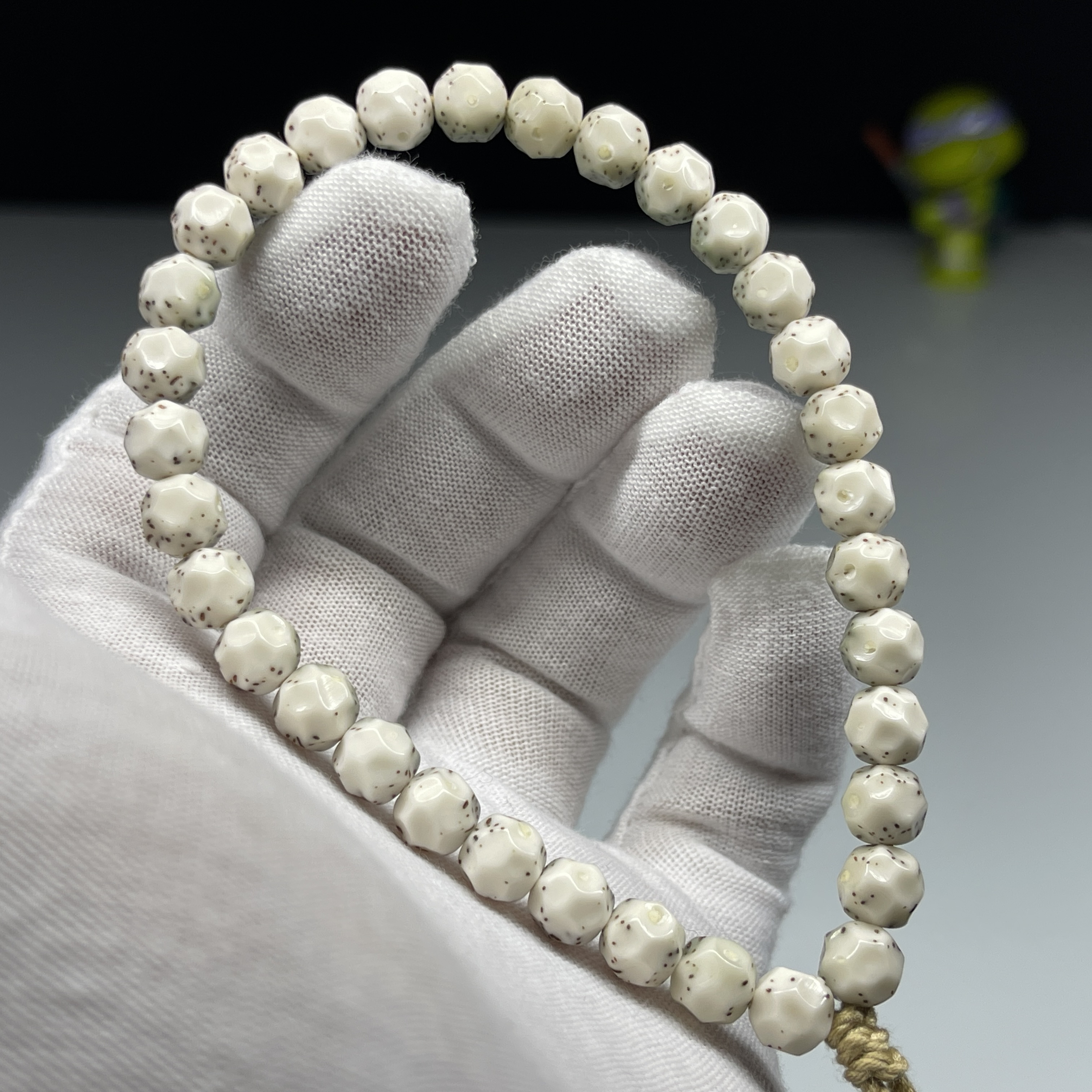 星月菩提无相 7.7X7 大留白手持把件 稀散星 同枝石玉绿润料 33粒