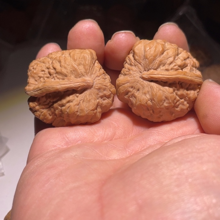 文玩核桃把件蛤蟆异形