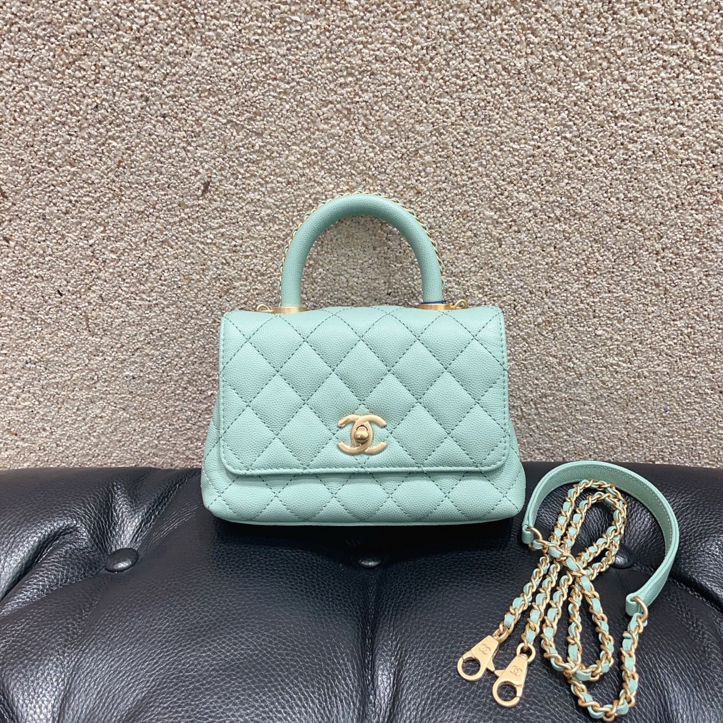 99新 Chanel/香奈儿 薄荷绿金扣 mini coco handle 荔枝牛皮！