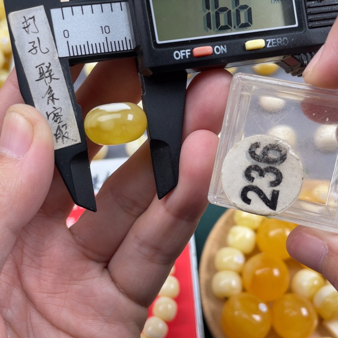 蜜蜡珠宝奇石未镶嵌