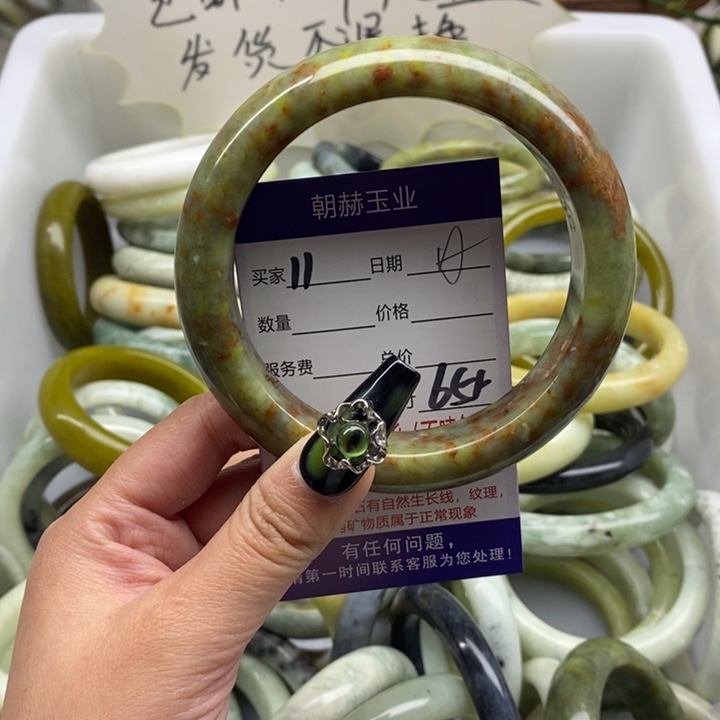 蛇纹石玉手镯未镶嵌