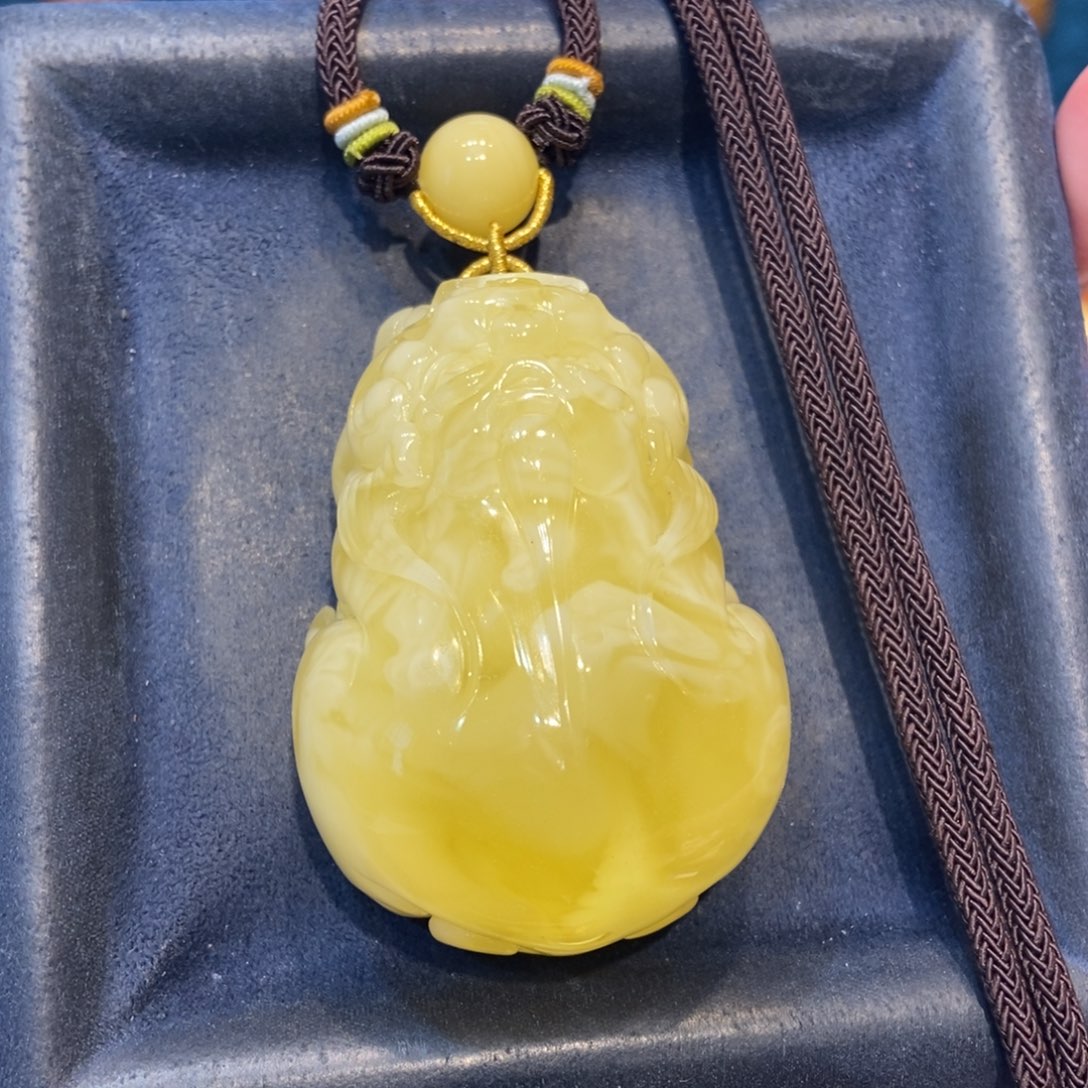 琥珀未镶嵌颈饰蜜蜡