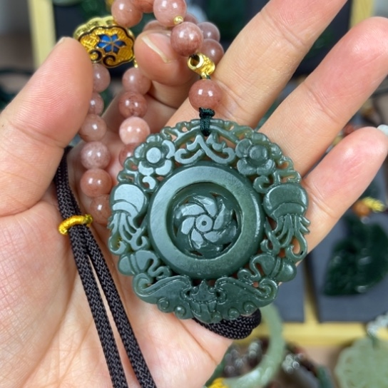 和田玉颈饰未镶嵌