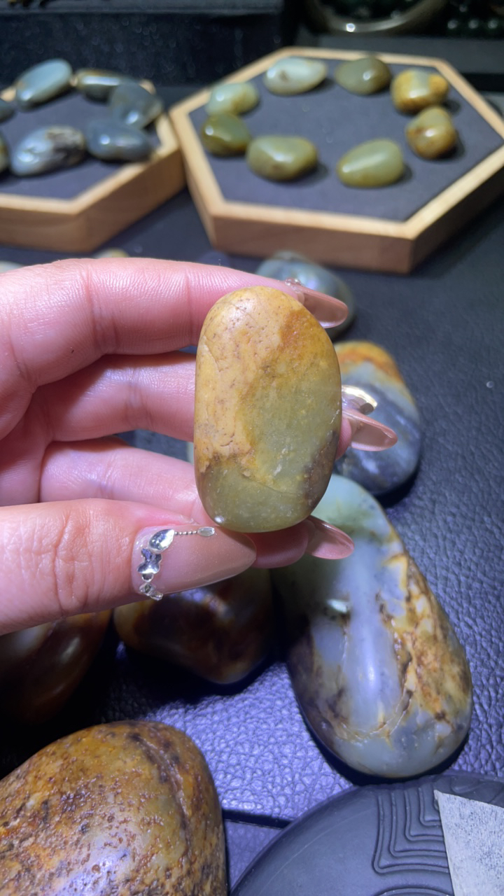 天然和田玉玉石吊坠