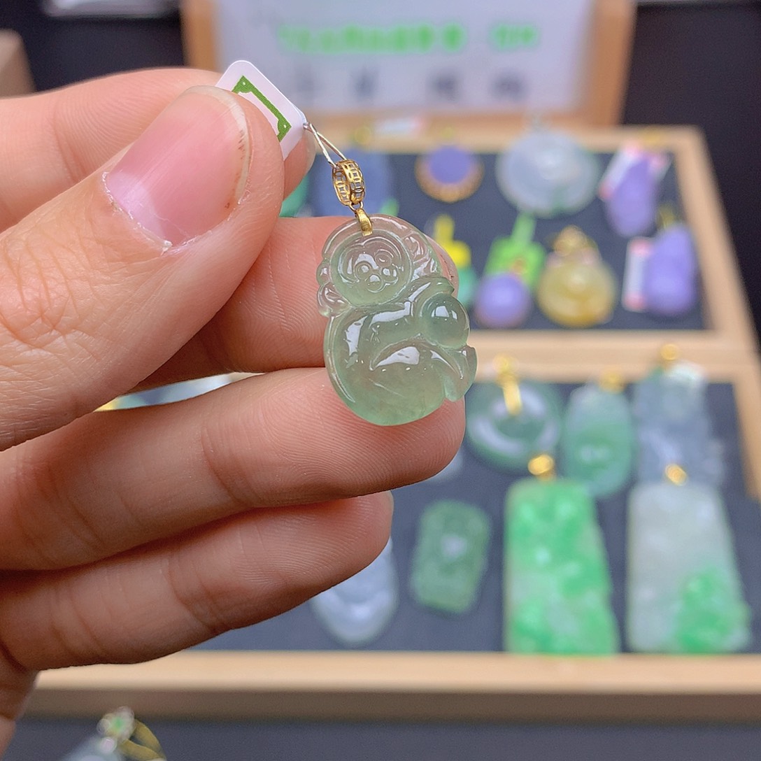 翡翠颈饰18K金镶嵌翡翠