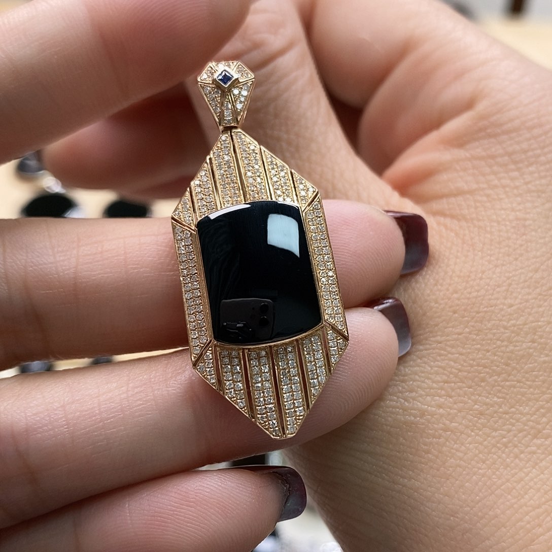 翡翠颈饰18K金镶嵌墨翠