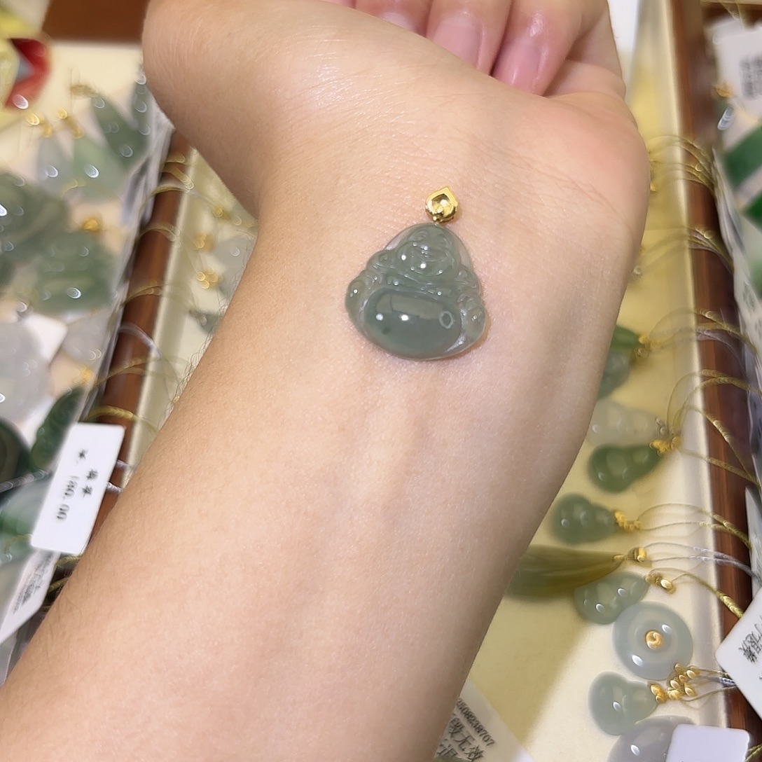 董****翡翠18K金镶嵌颈饰佛公