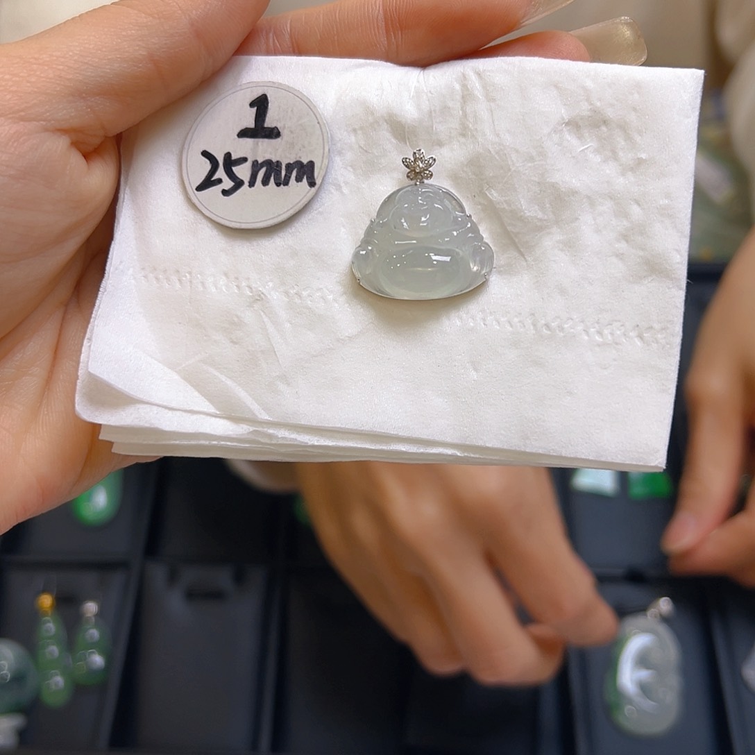 翡翠颈饰18K金镶嵌翡翠