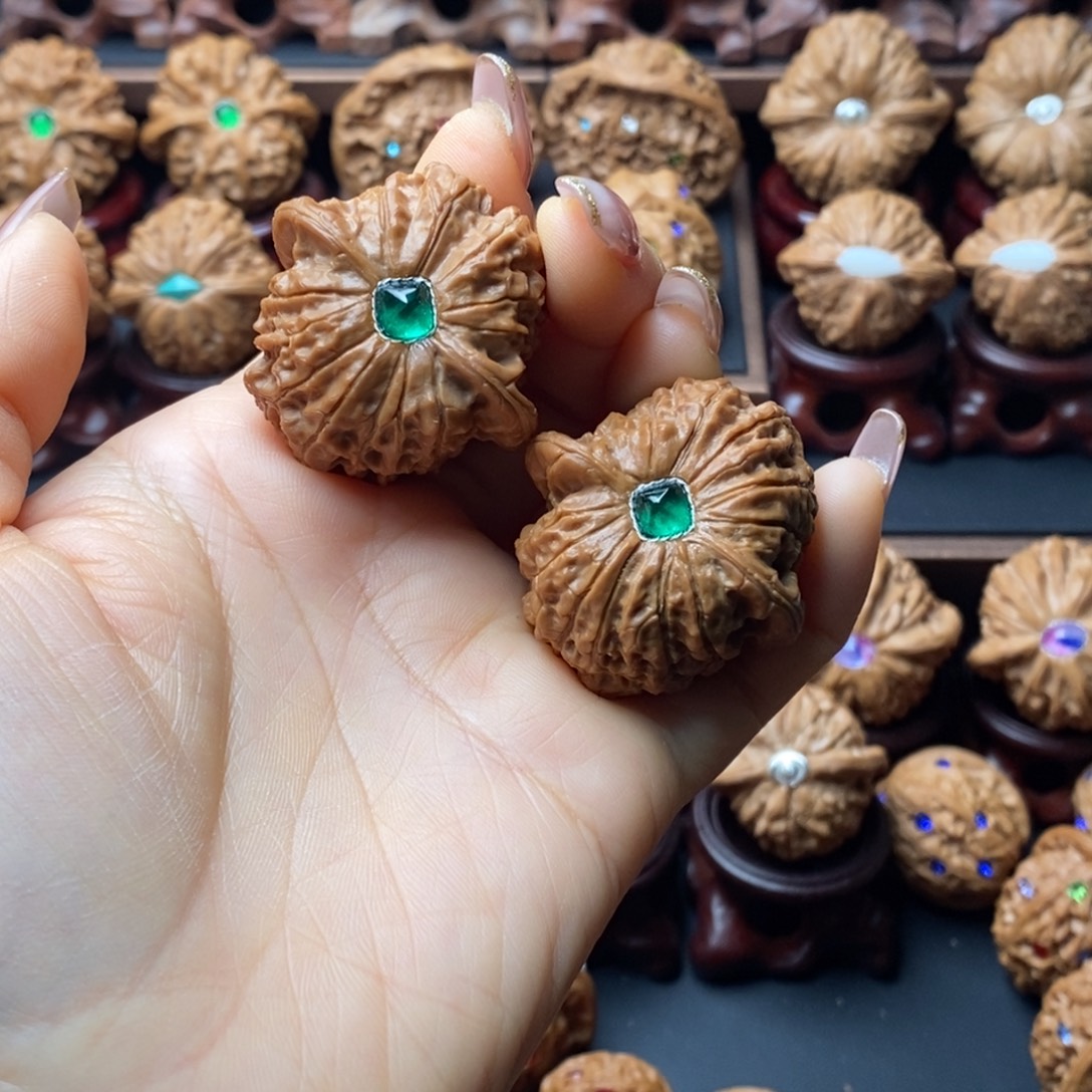 吊坠文玩核桃血麒麟