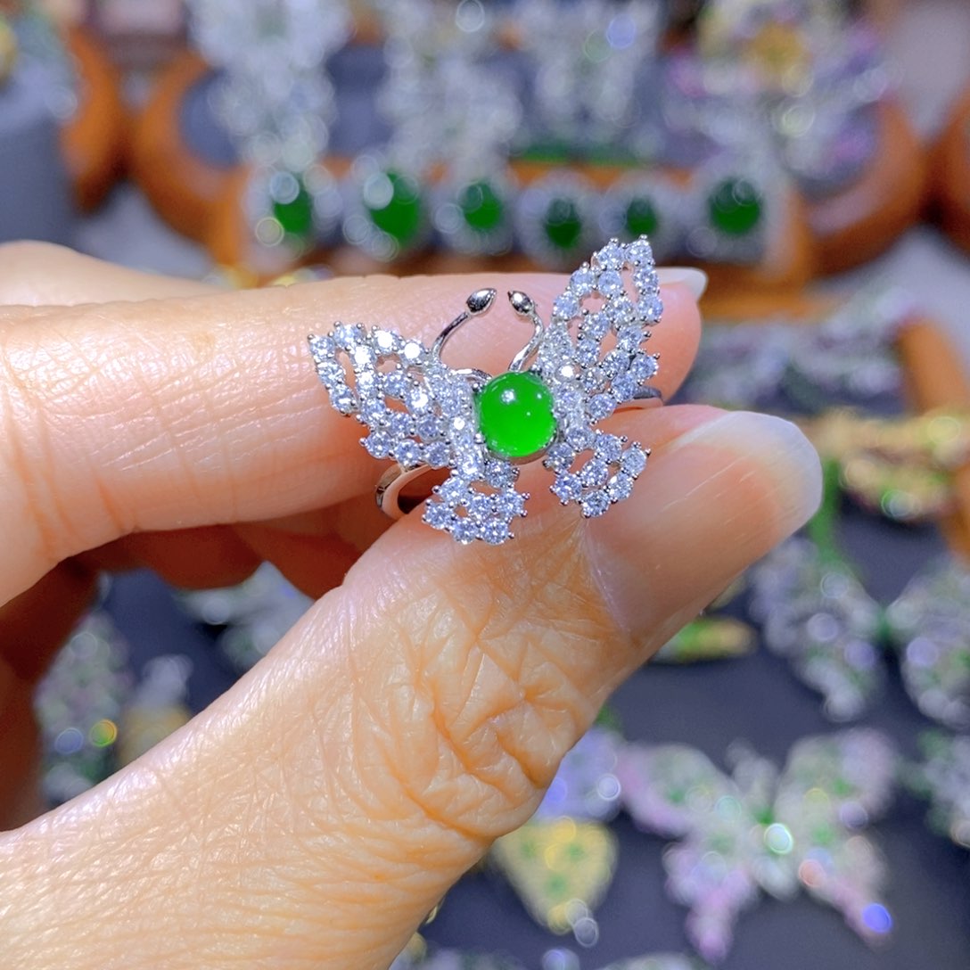 翡翠颈饰银S925镶嵌天然翡翠