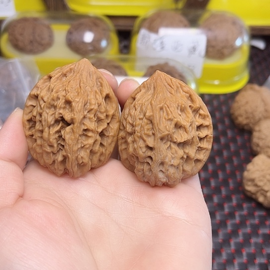 文玩核桃吊坠鸡心