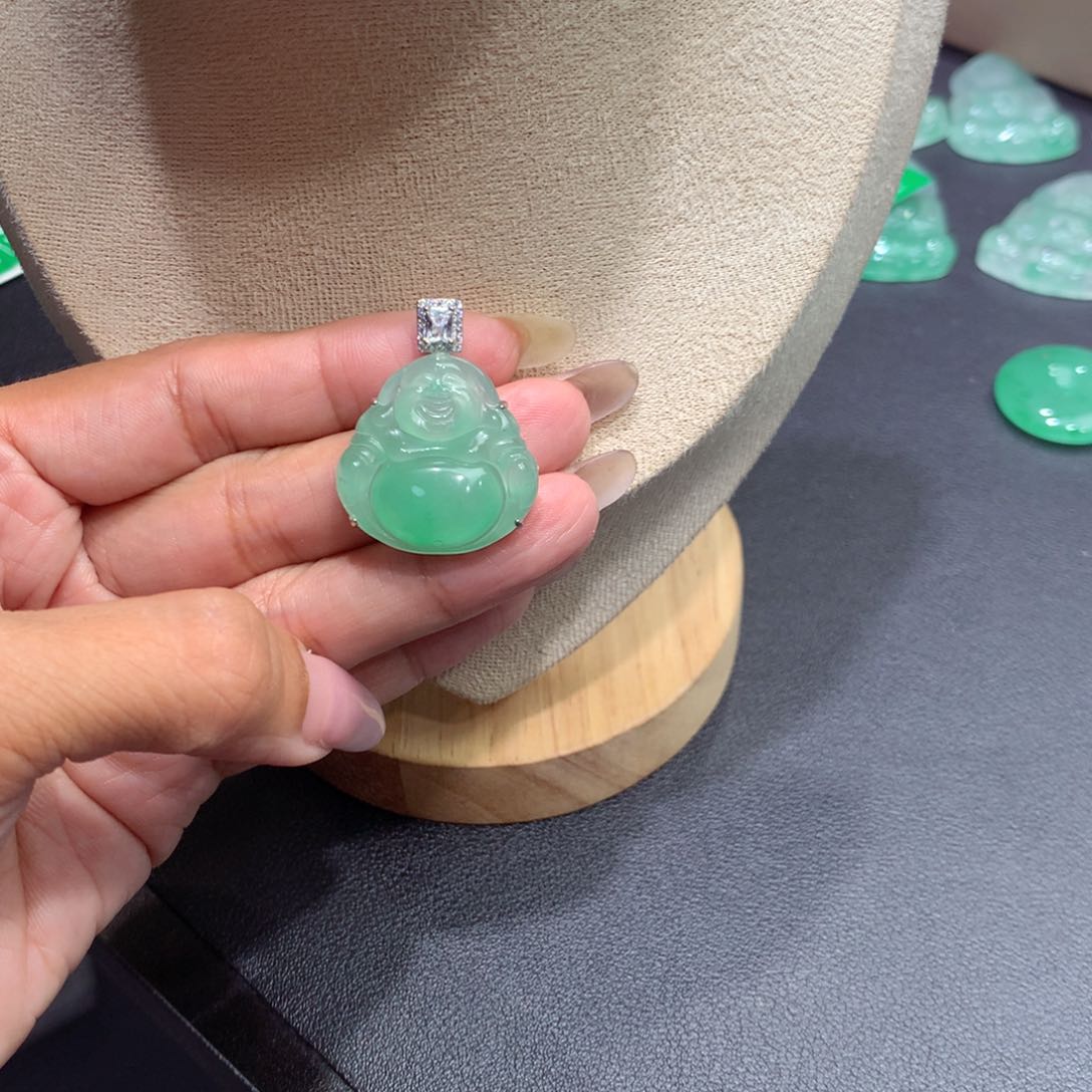 颈饰银S925镶嵌石英质玉（非洲翠）