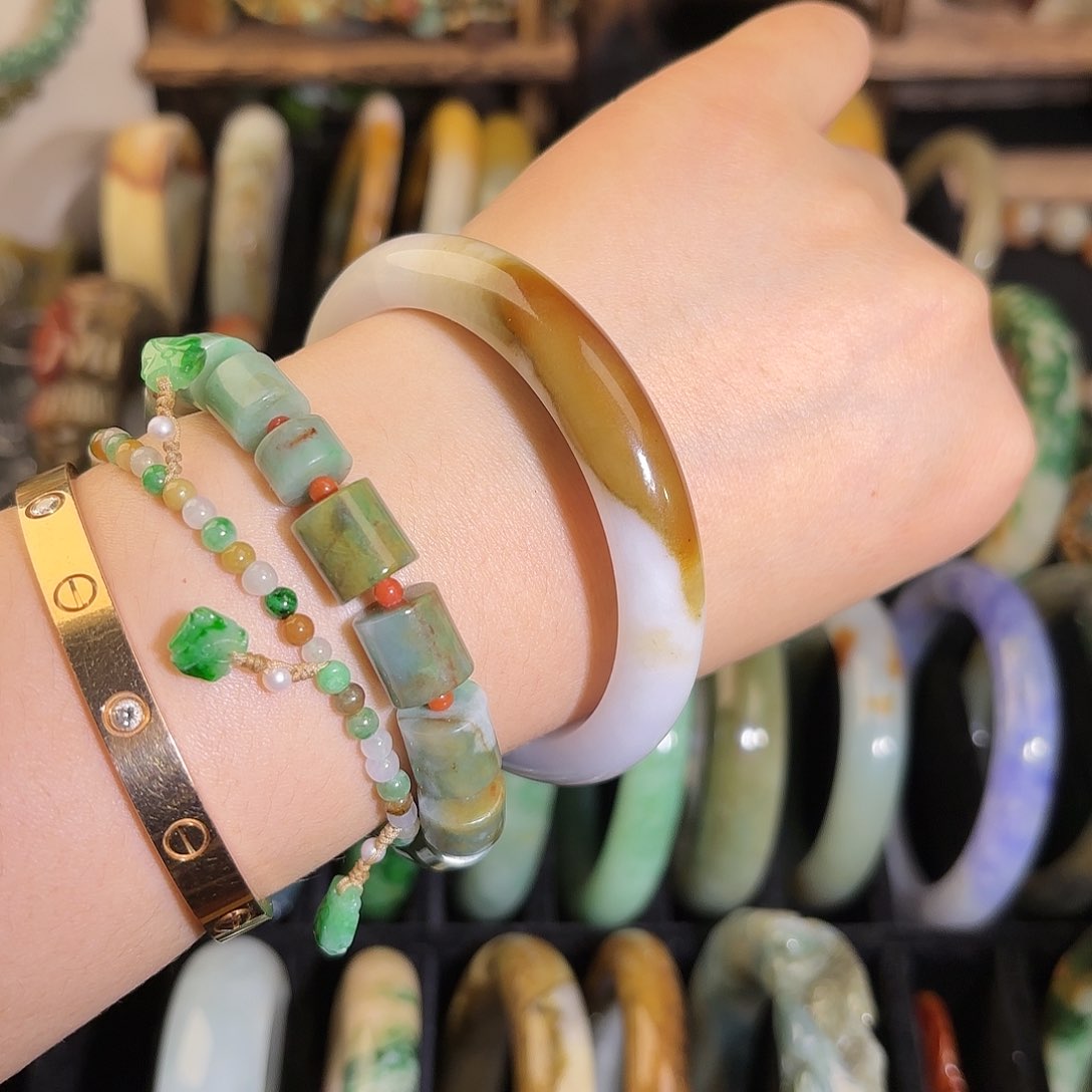 翡翠手镯未镶嵌南齐