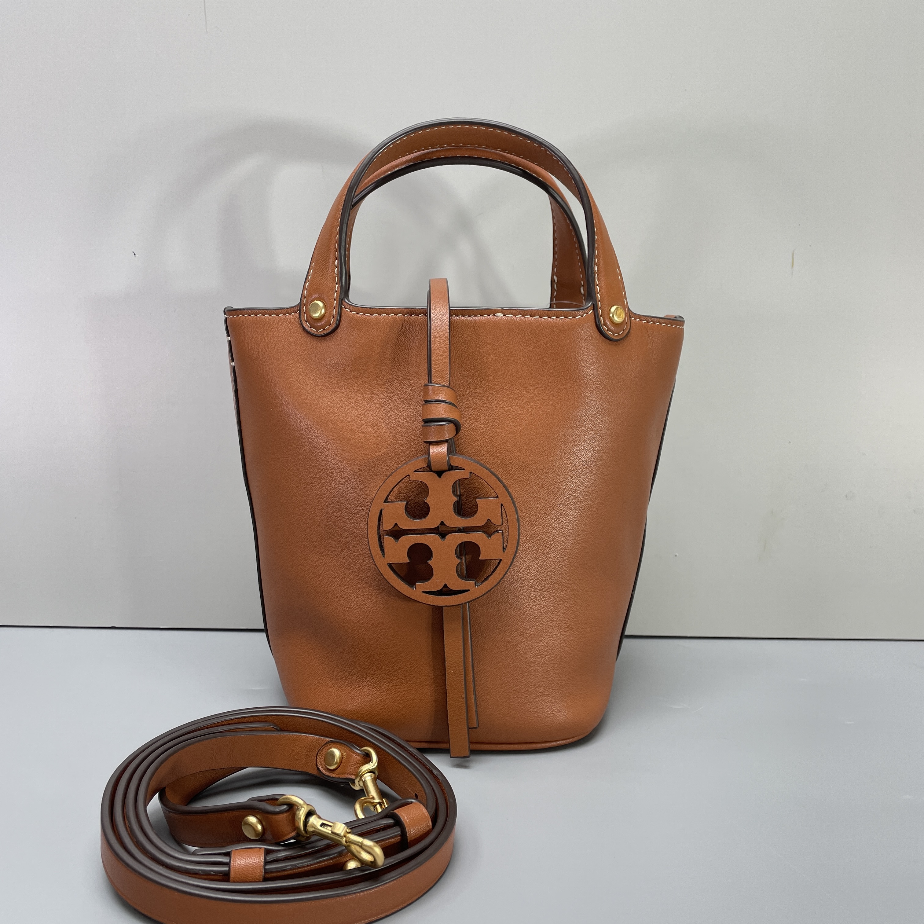 95新 TORY BURCH/汤丽柏琦 小林miller棕色水桶包13*18*13B082703