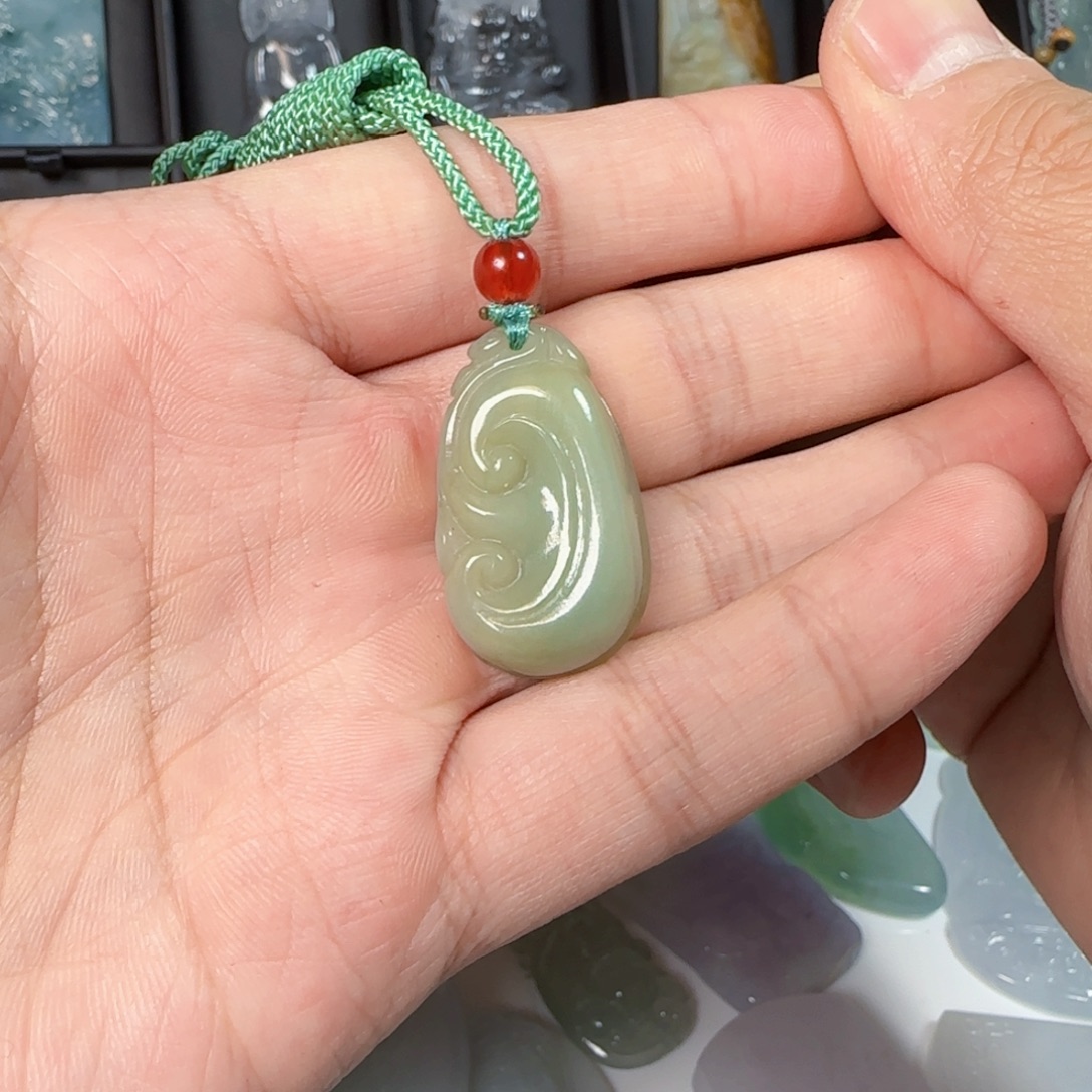 翡翠未镶嵌挂件如意