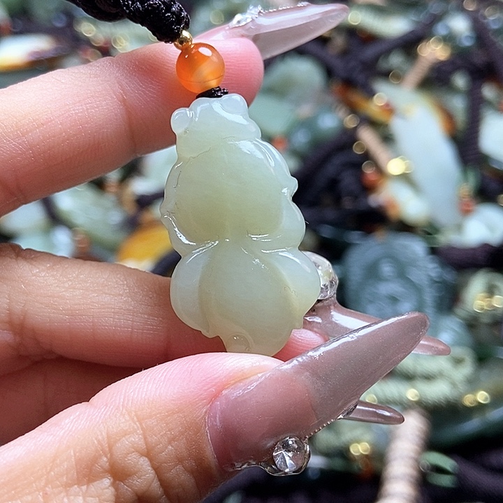 和田玉颈饰足铂镶嵌