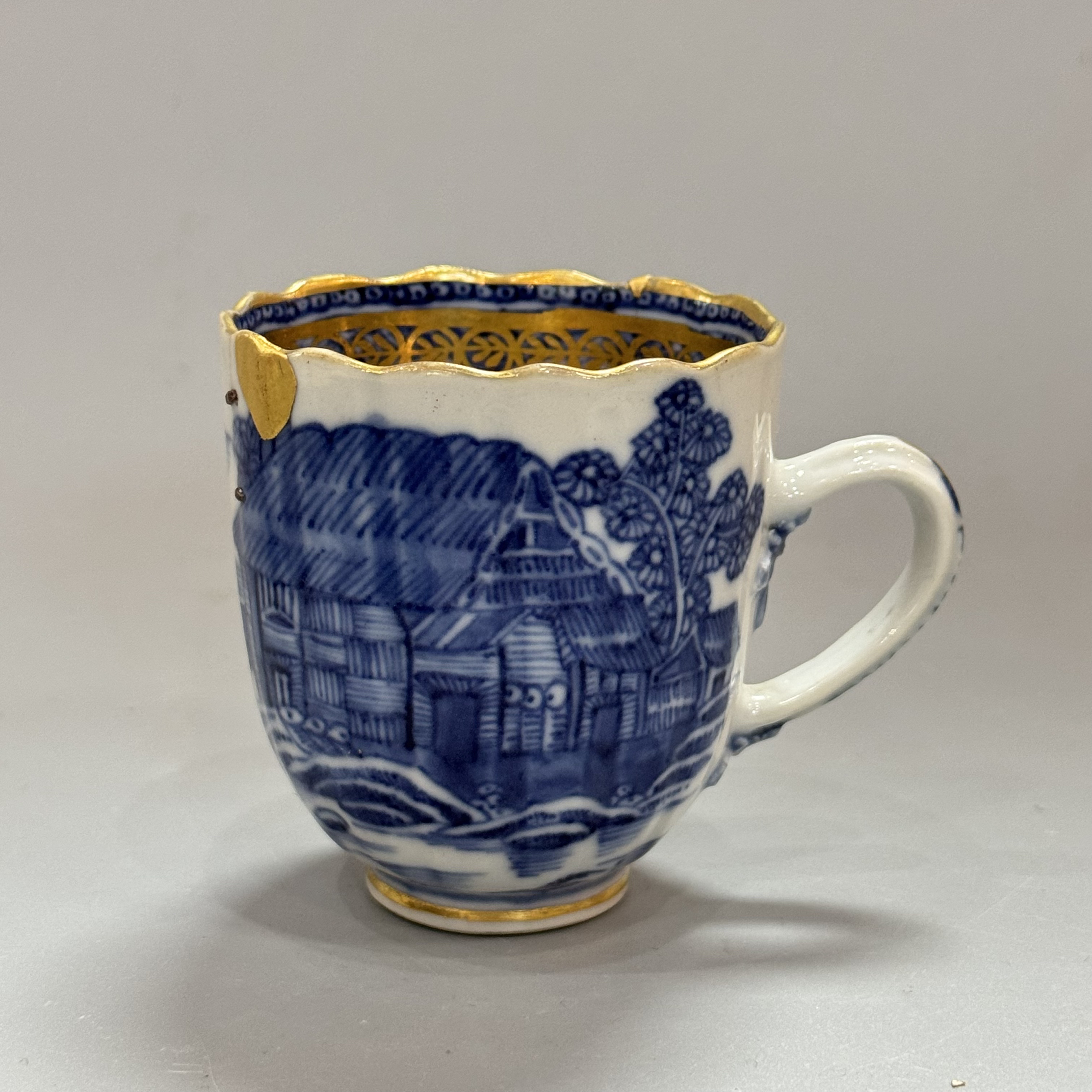 浆胎 青花山水楼阁纹把杯 茶杯 咖啡杯 口径6 金缮 锯钉修复