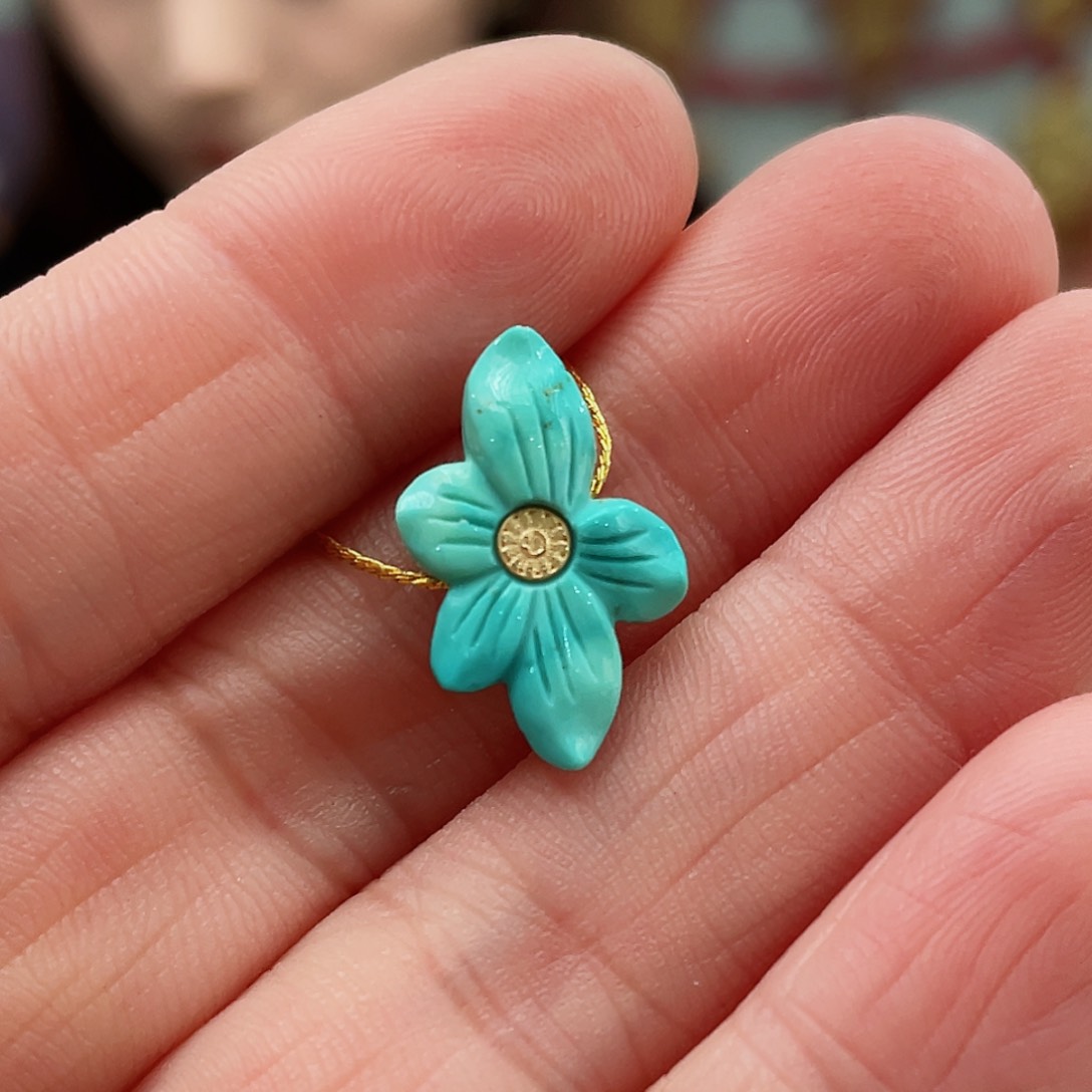 绿松石颈饰未镶嵌