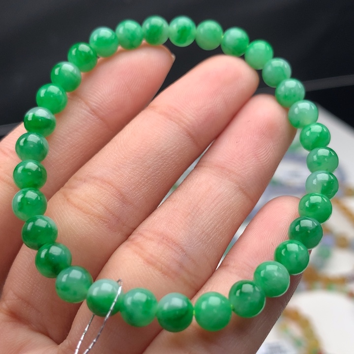 翡翠手镯未镶嵌卡