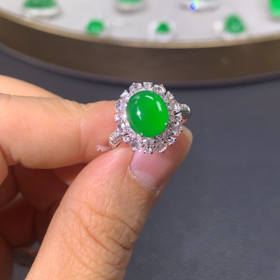 翡翠戒指18K金镶嵌翡翠