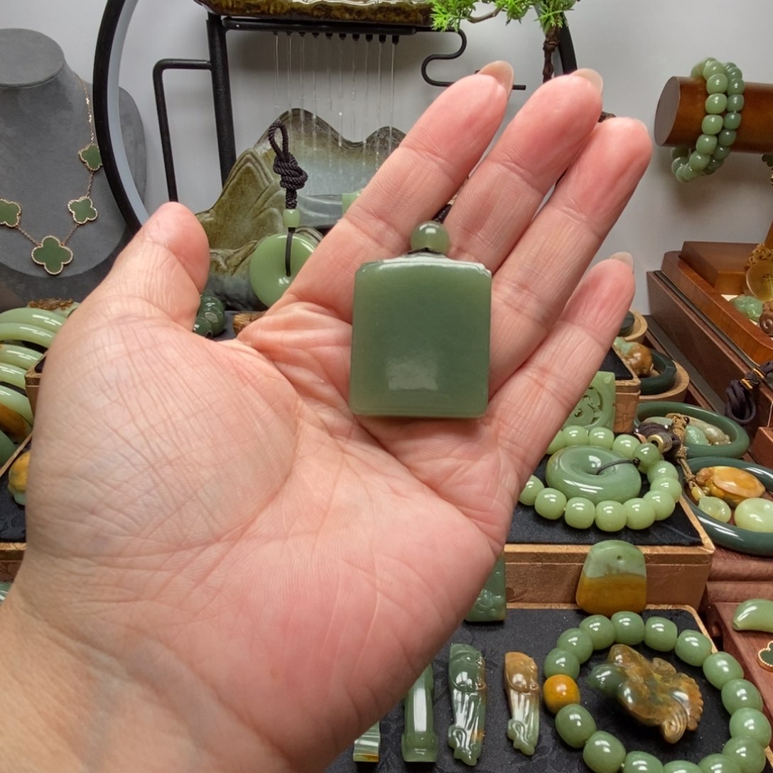 岫岩老玉（透闪石质玉）未镶嵌吊坠