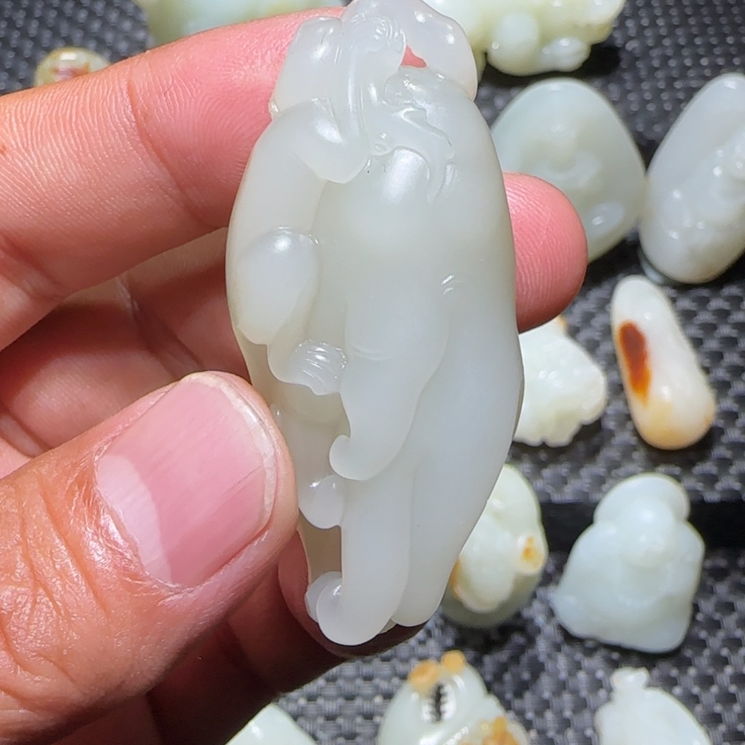 和田玉挂件未镶嵌任*行