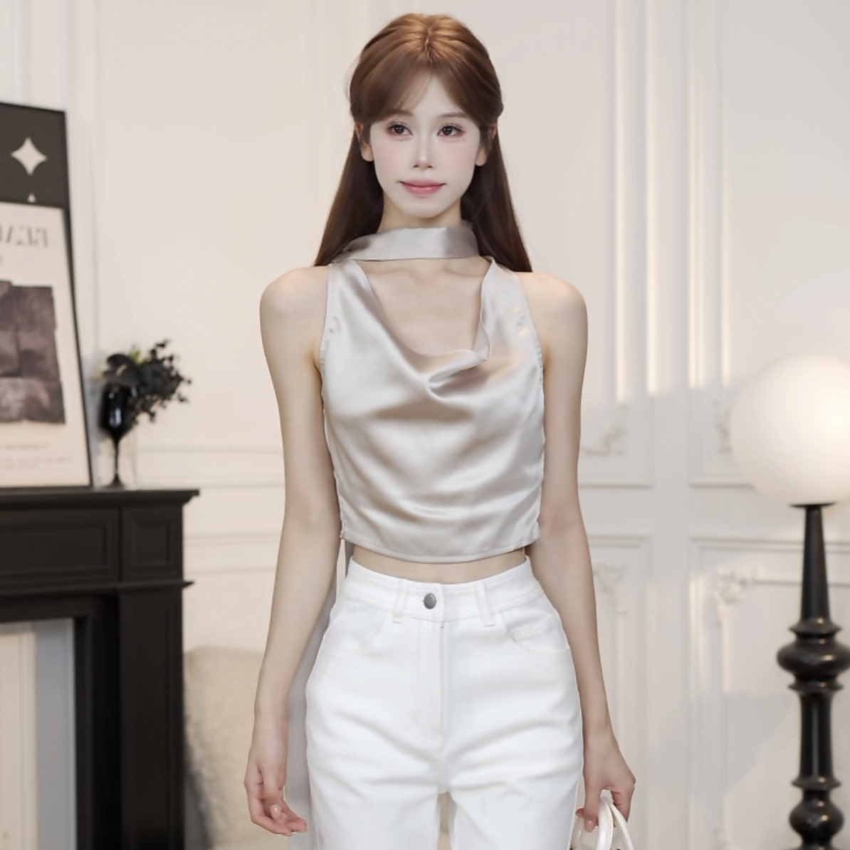 小小仟 缎面深U挂脖吊带背心女时尚休闲短款纯欲风白色牛仔裤